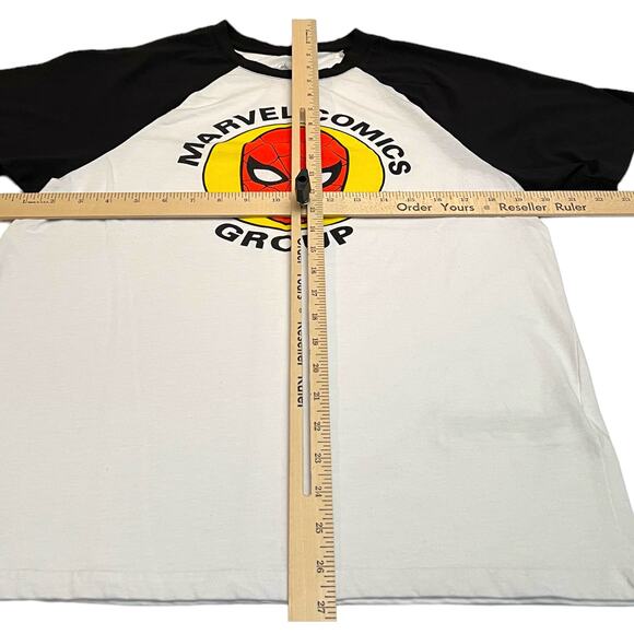 Spider-Man Marvel Comics Group Raglan Tee Mens Medium | Black White Disney Shirt - Picture 9 of 9